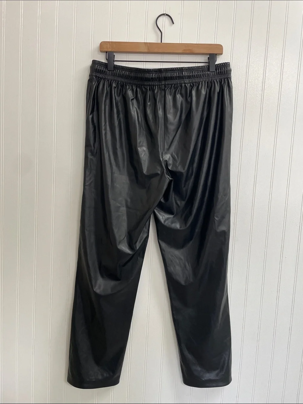 THEORY Slit Pull-On Pant in Paper Faux Vegan Leather Mobwife in Black Size 8